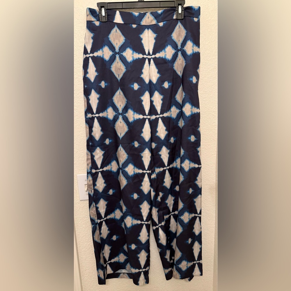 Banana Republic Navy and Cream Trouser Pants